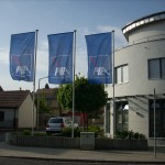 AXA Versicherung Fahnen AXA Versicherung Fahnen 150x150 Fahnen und Fahnenmasten