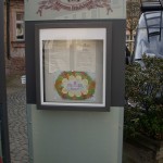 Glaspylon plan mit Schaukasten