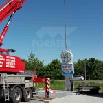 Werbepylon mit aufgesetzten Profil 1 Leuchtkästen Bosch Dekra 2